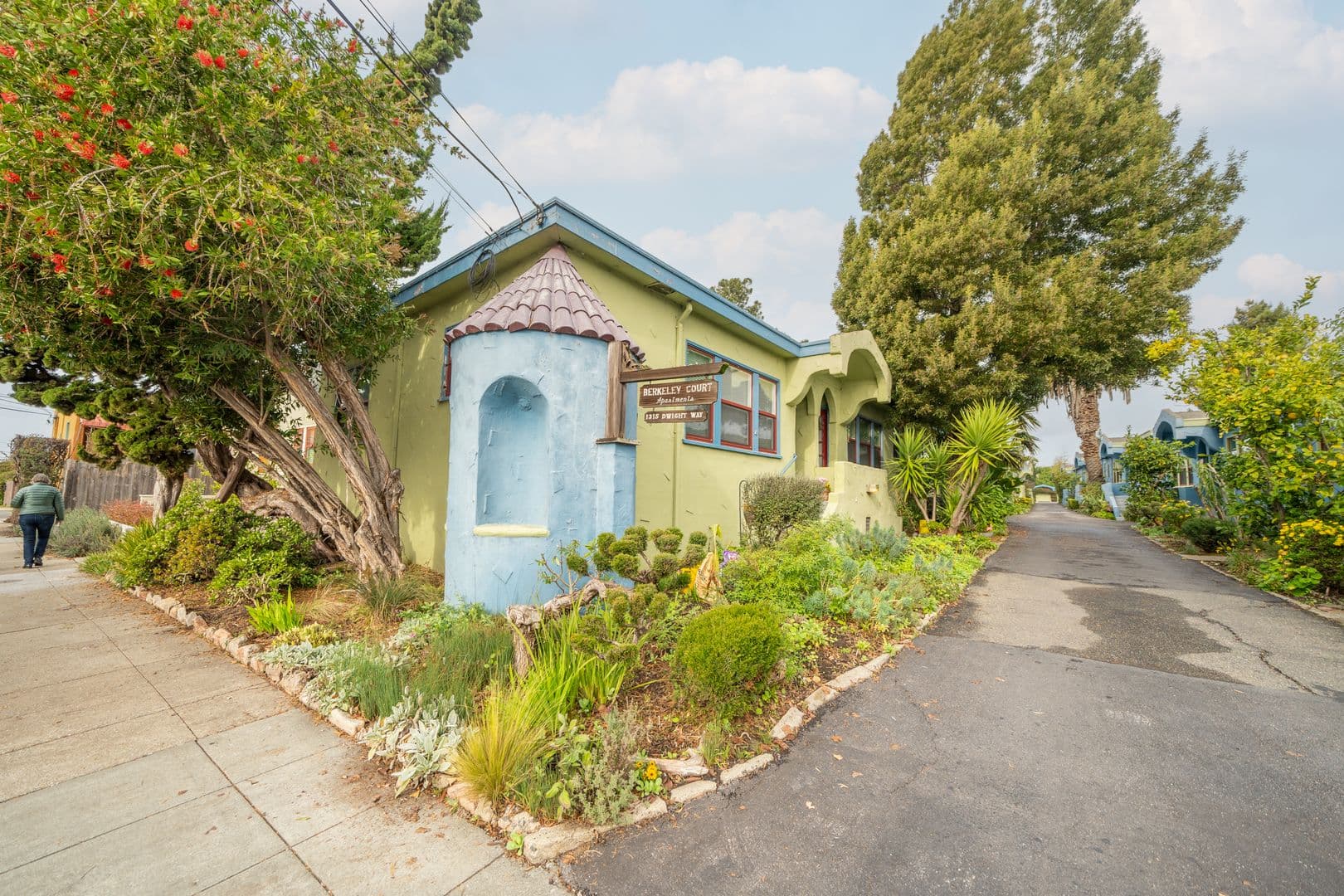 Berkeley Apartment: 1315-1321 Dwight Way