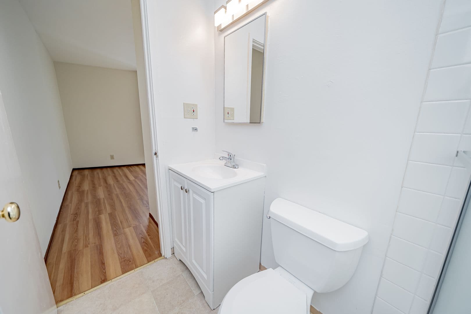 Oakland Apartment: 110 Frisbie Street