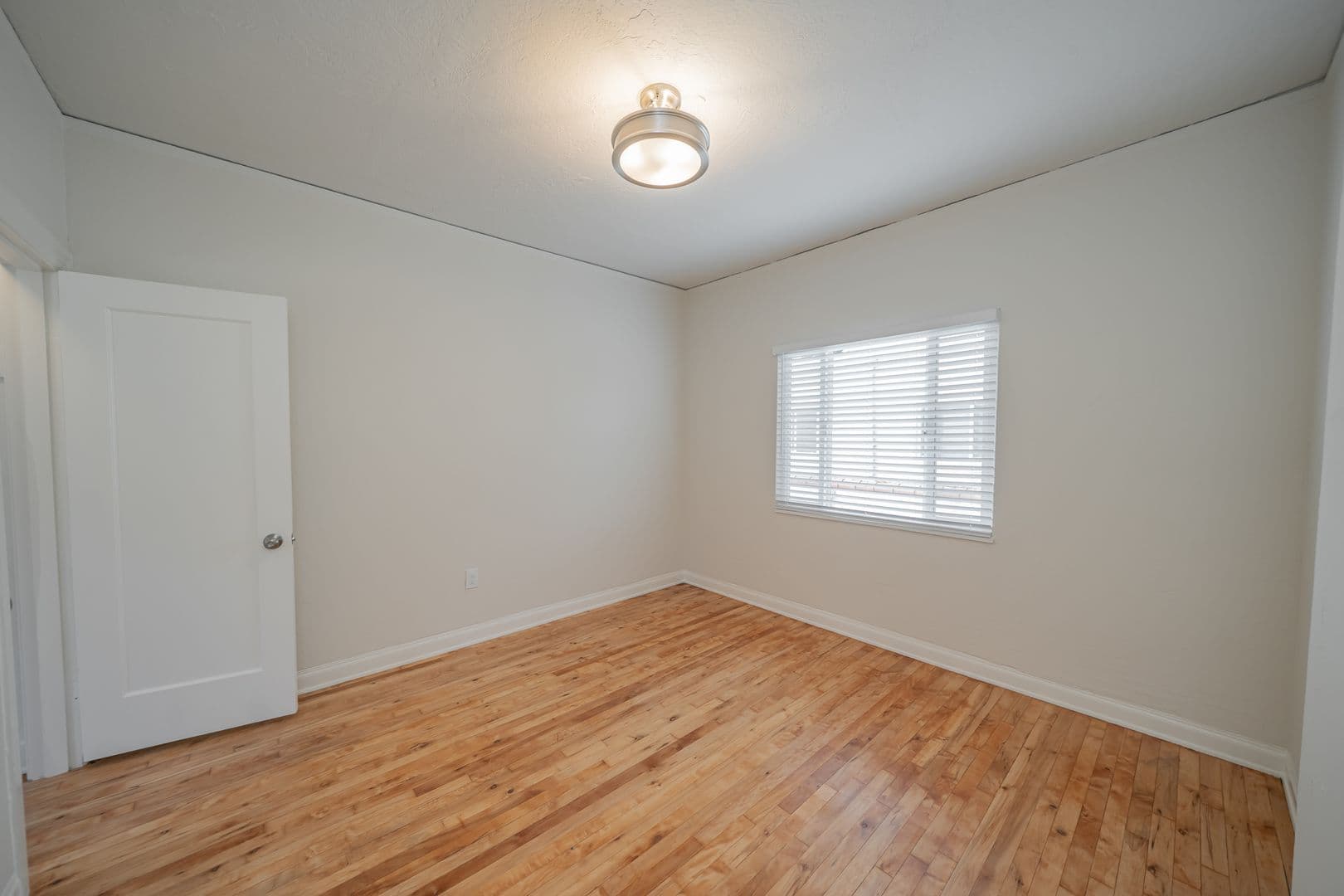 Oakland Apartment: 2867 MacArthur Blvd