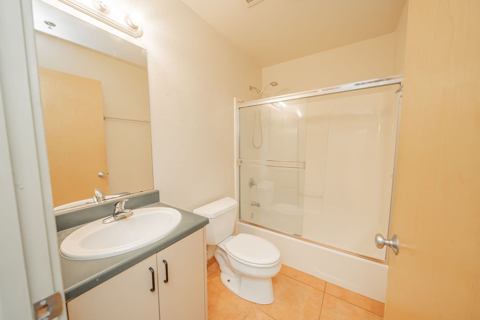 Oakland Apartment: 400 Derby Avenue