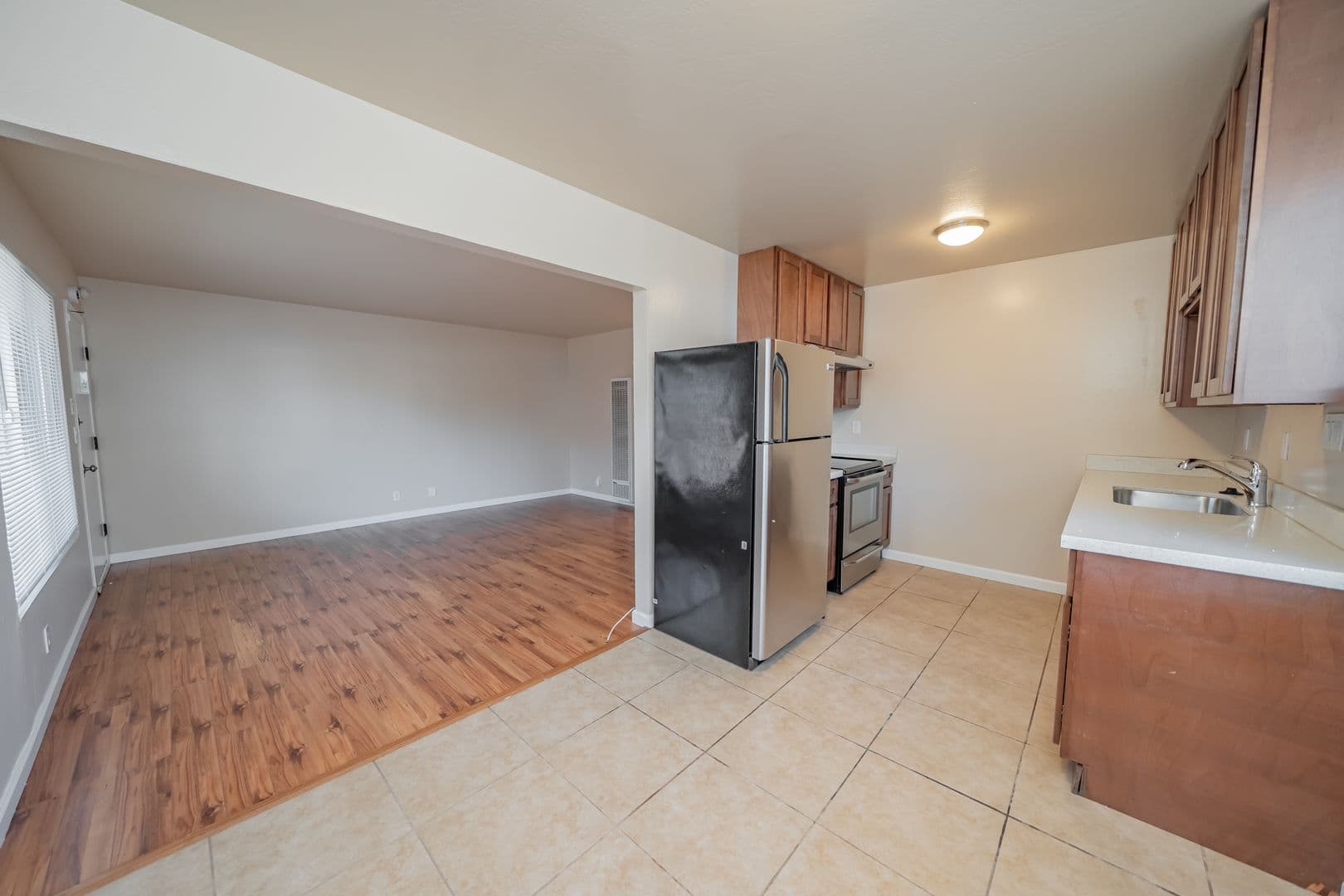 Oakland Apartment: 2268 35th Avenue