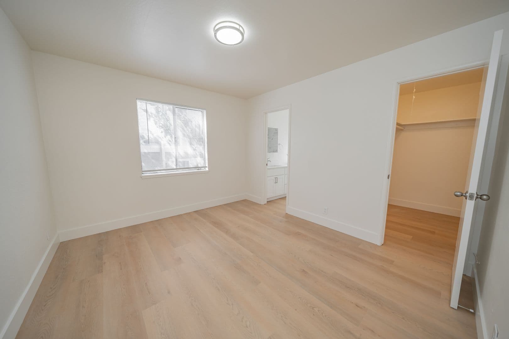 Oakland Apartment: 3084 Richmond Blvd