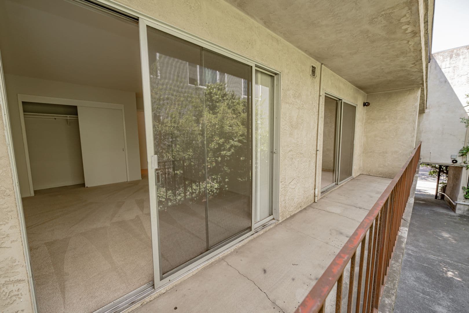 Oakland Apartment: 36 Moss Avenue