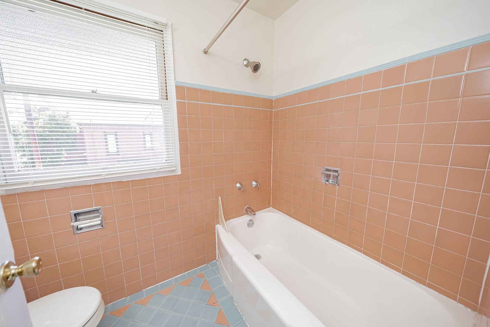 Oakland Apartment: 1915-1937 33rd Ave
