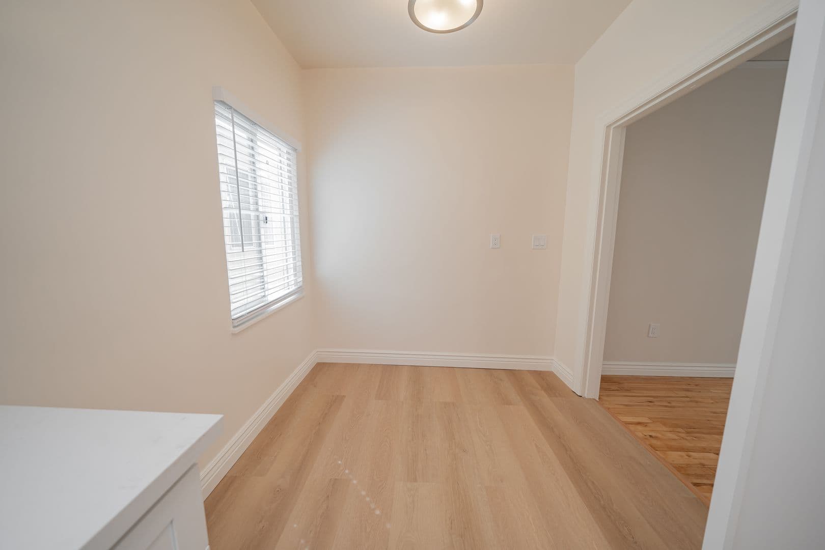 Oakland Apartment: 2867 MacArthur Blvd