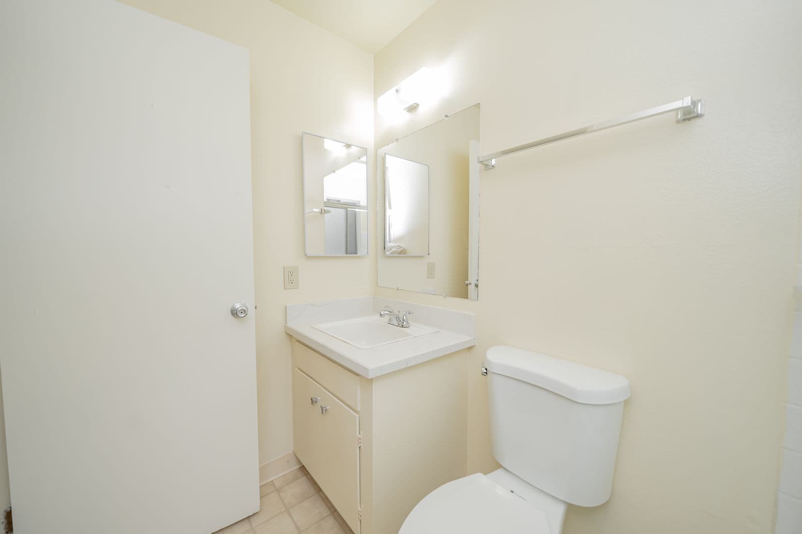 Oakland Apartment: 36 Moss Avenue