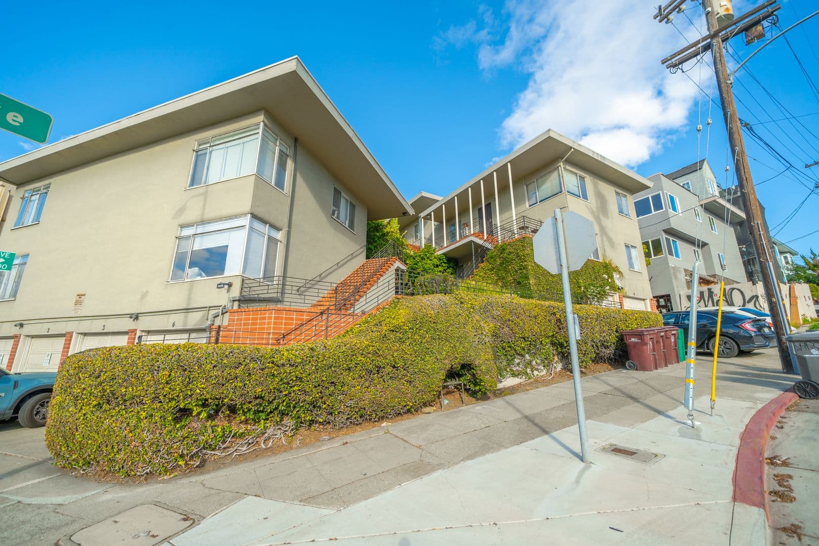 Oakland Apartment: 2275 Park Blvd