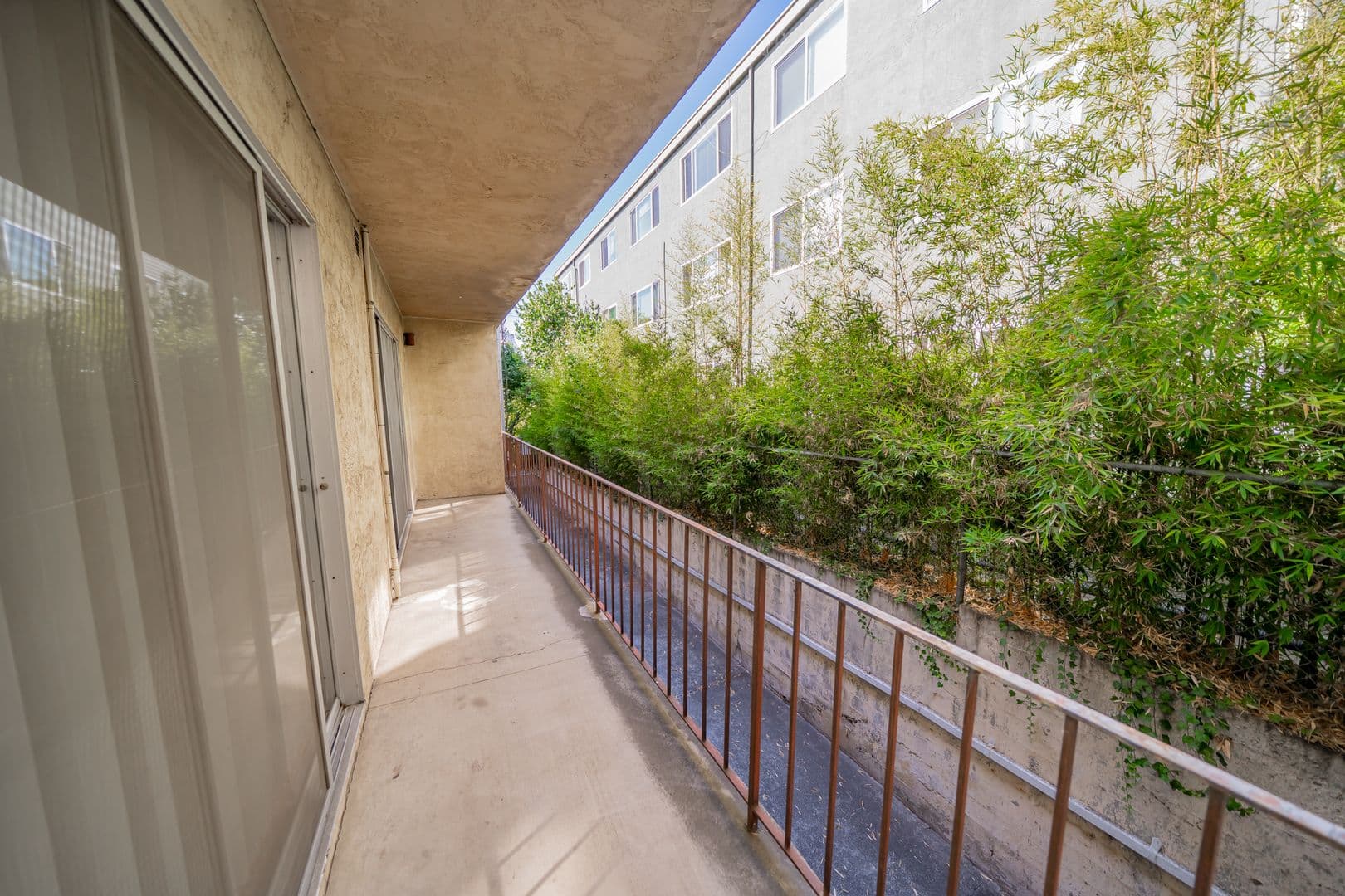 Oakland Apartment: 36 Moss Avenue