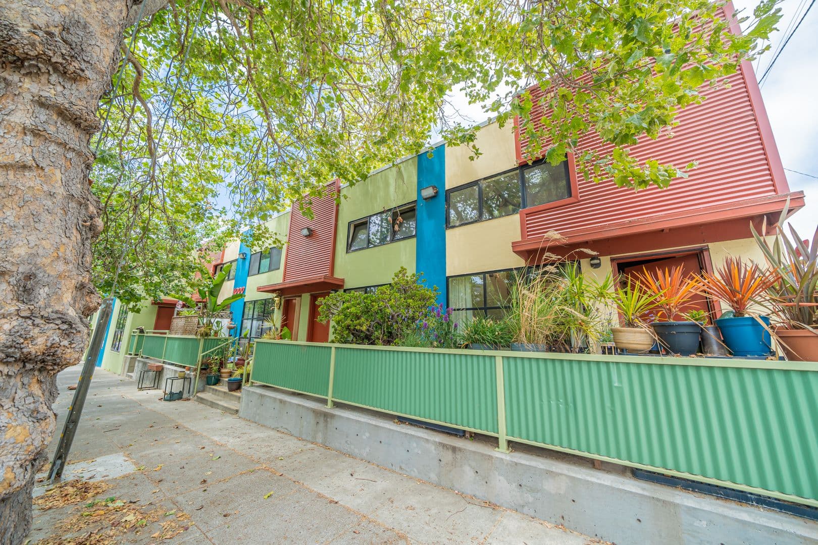 Oakland Apartment: 1000 43rd Street