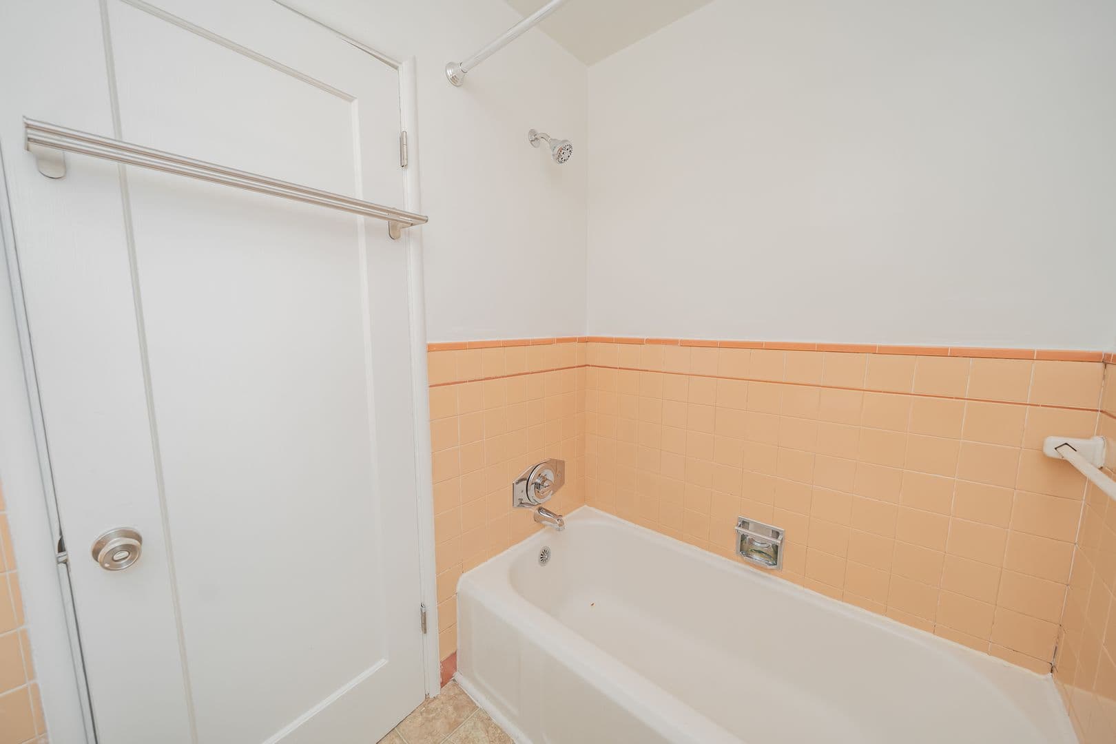 Oakland Apartment: 2526 Ivy Dr
