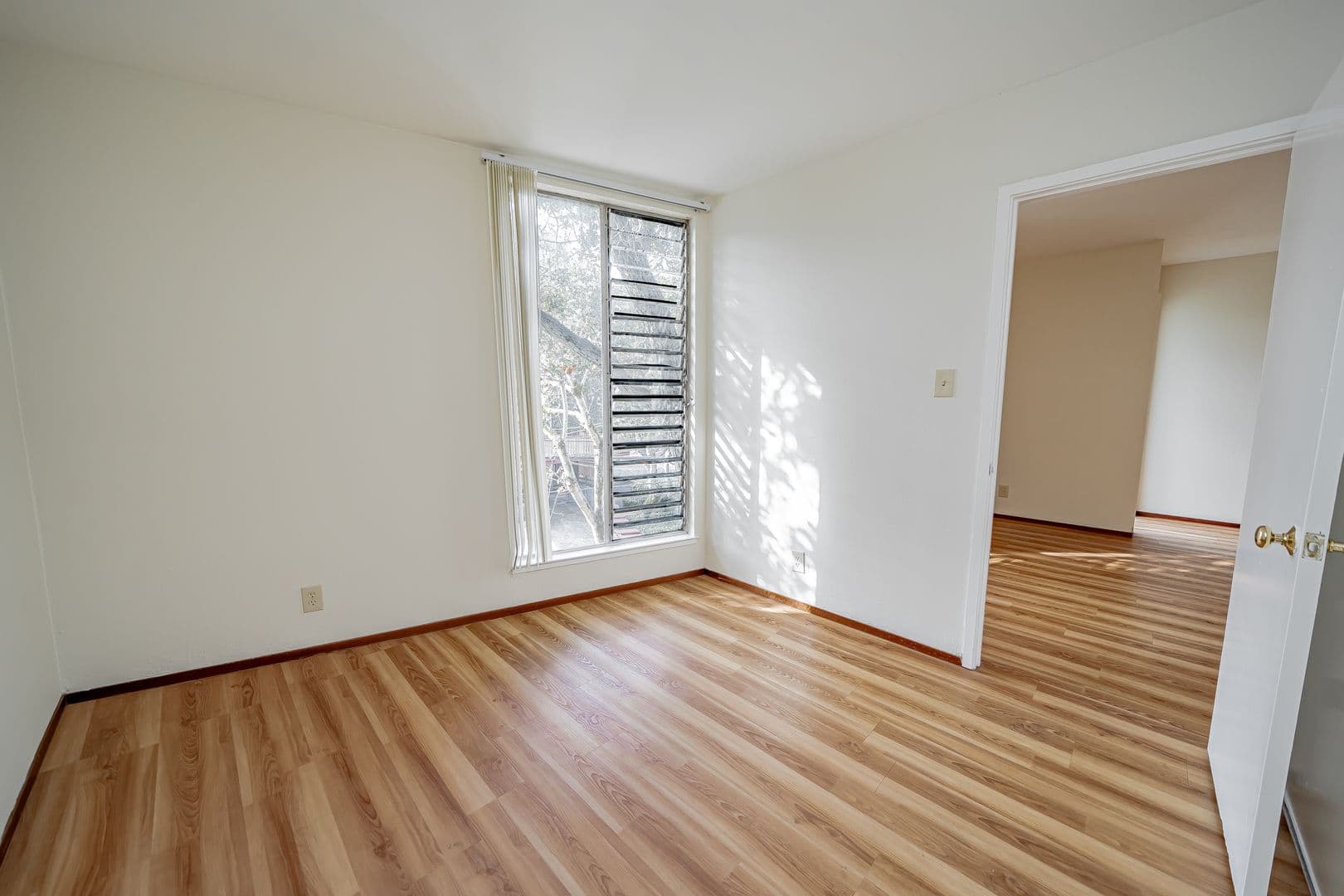 Oakland Apartment: 110 Frisbie Street
