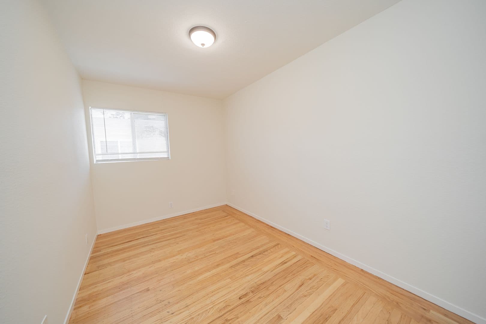 Berkeley Apartment: 1930 Hearst Avenue