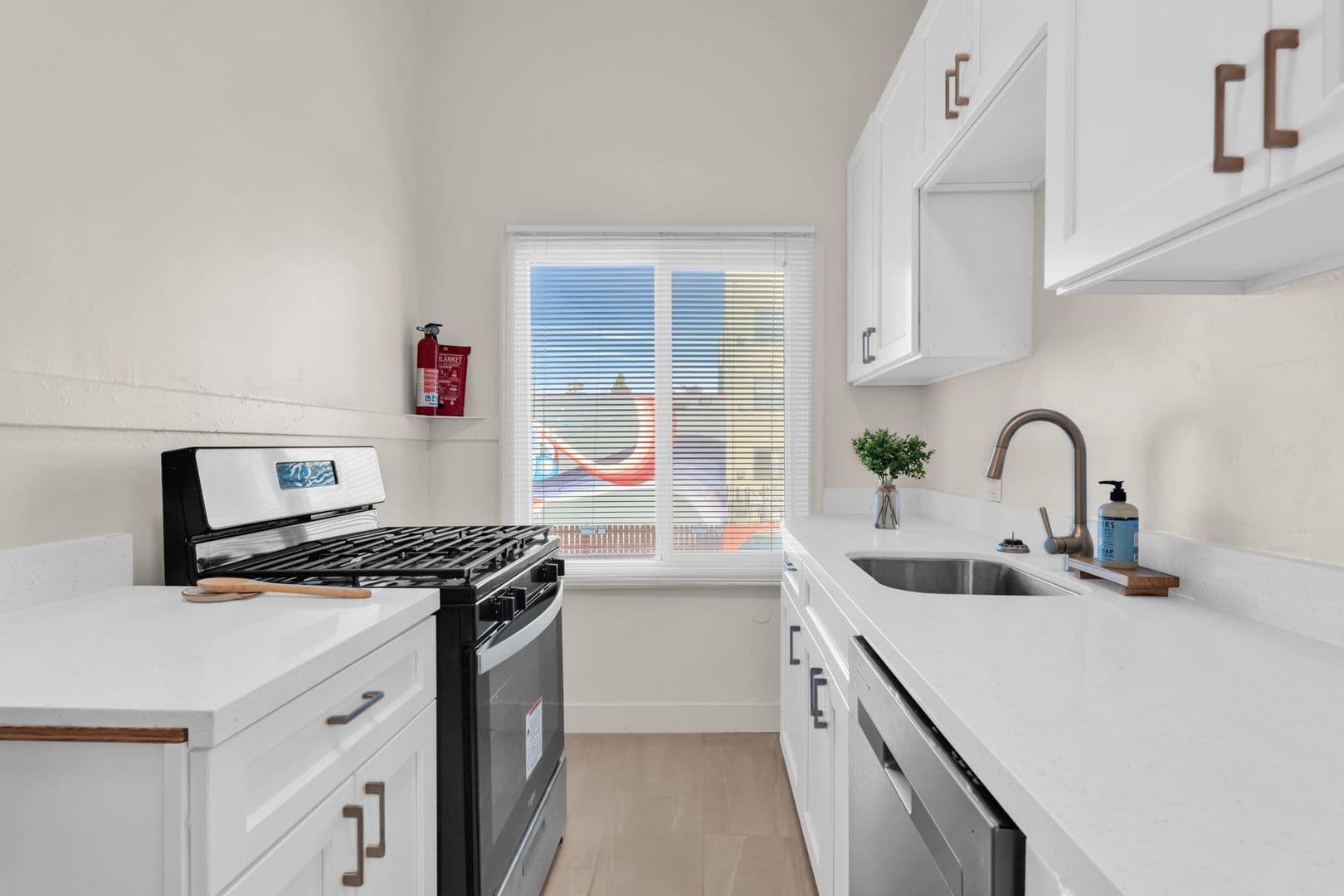 Berkeley Apartment: 2091 California Street