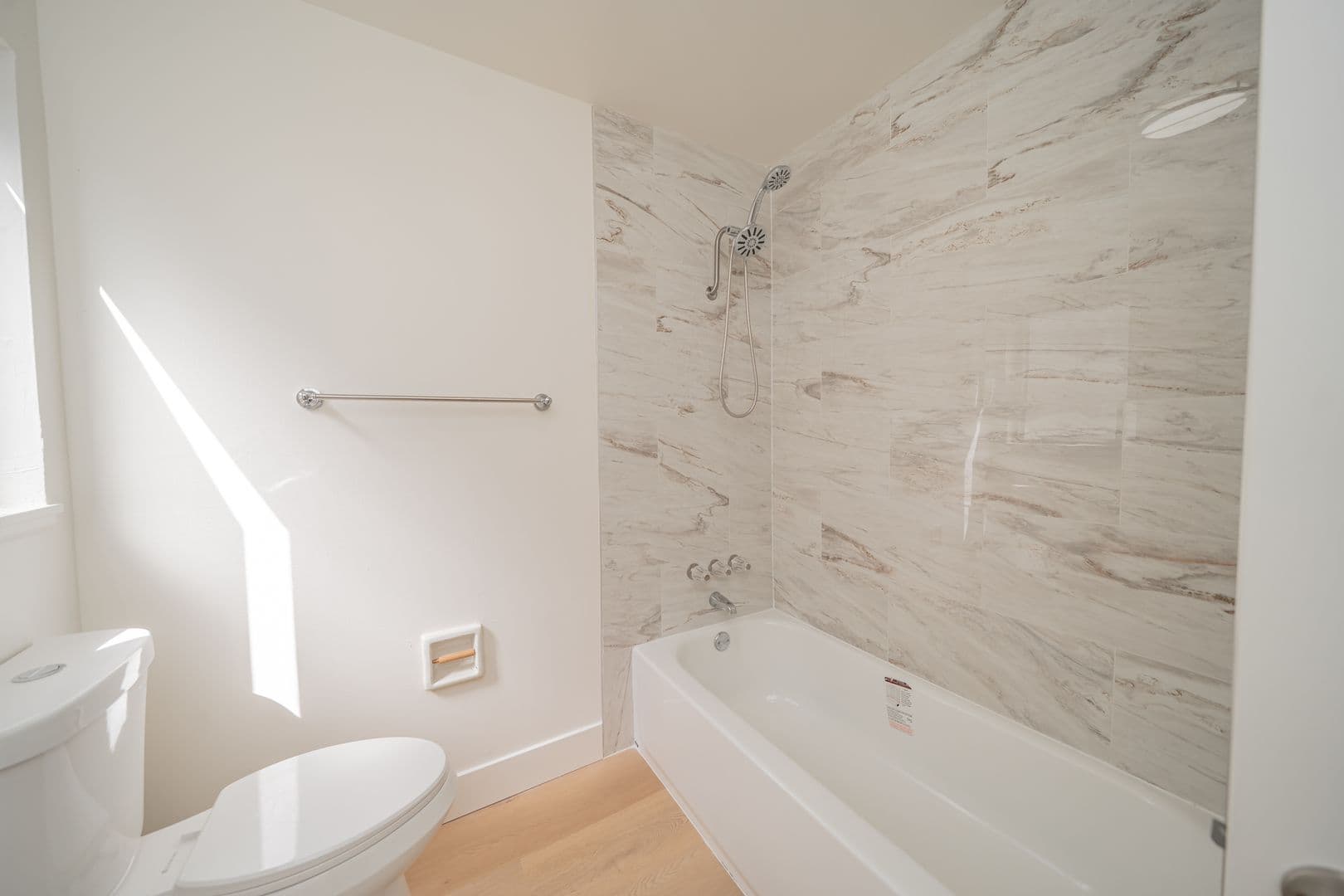 Oakland Apartment: 3084 Richmond Blvd