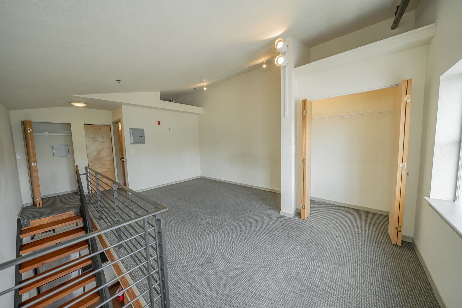 Oakland Apartment: 400 Derby Avenue