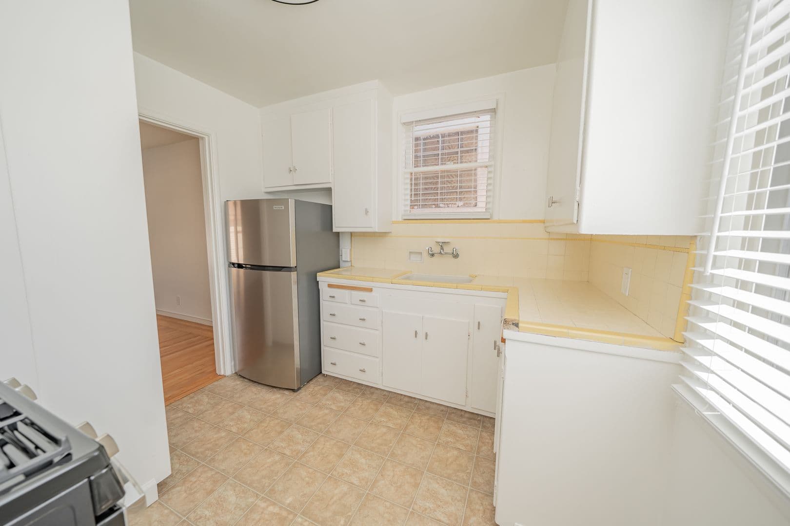 Oakland Apartment: 2526 Ivy Dr