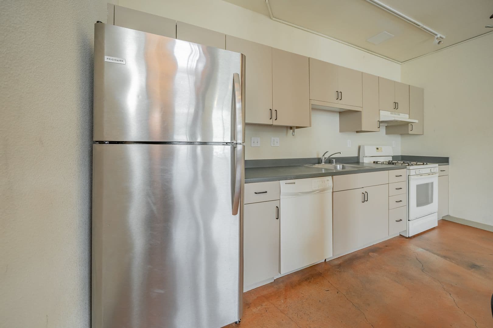 Oakland Apartment: 400 Derby Avenue