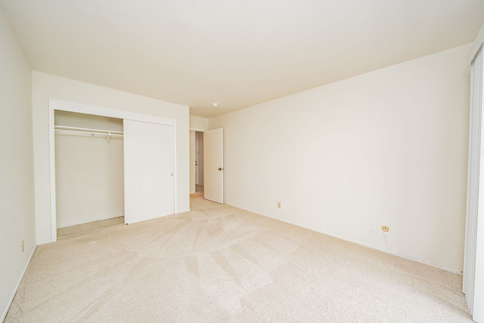 Oakland Apartment: 36 Moss Avenue