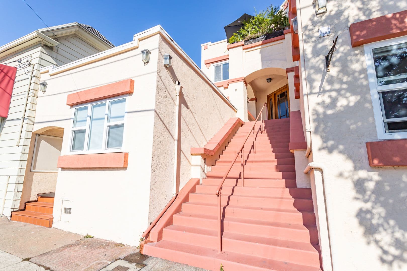 Oakland Apartment: 8 Yosemite Avenue