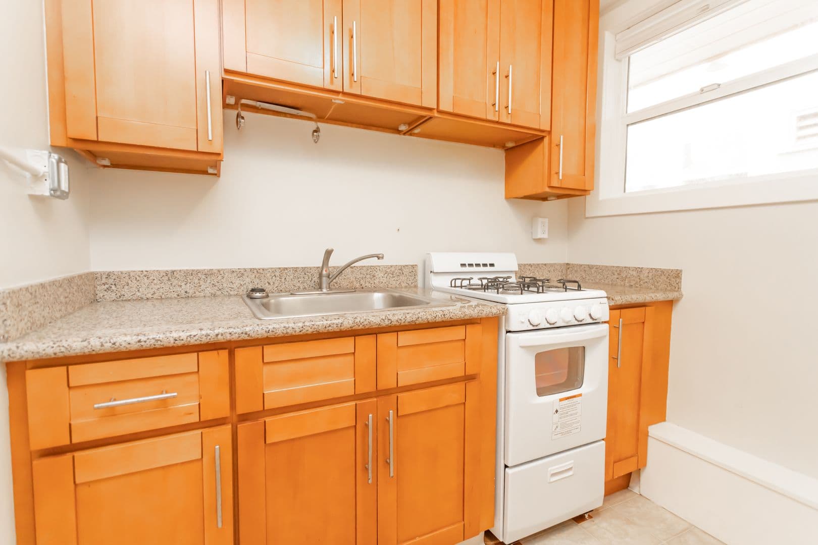 Oakland Apartment: 8 Yosemite Avenue