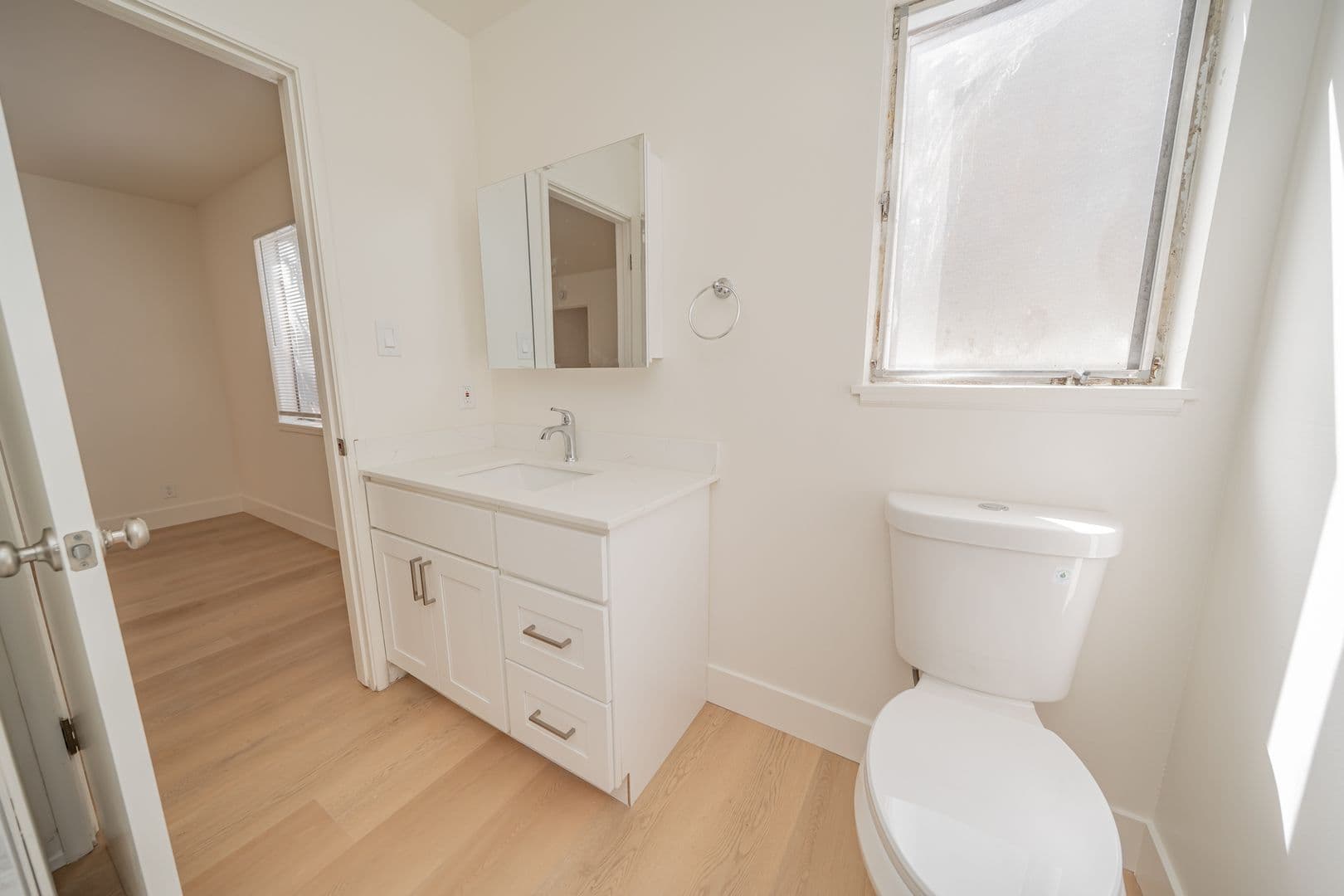 Oakland Apartment: 3084 Richmond Blvd