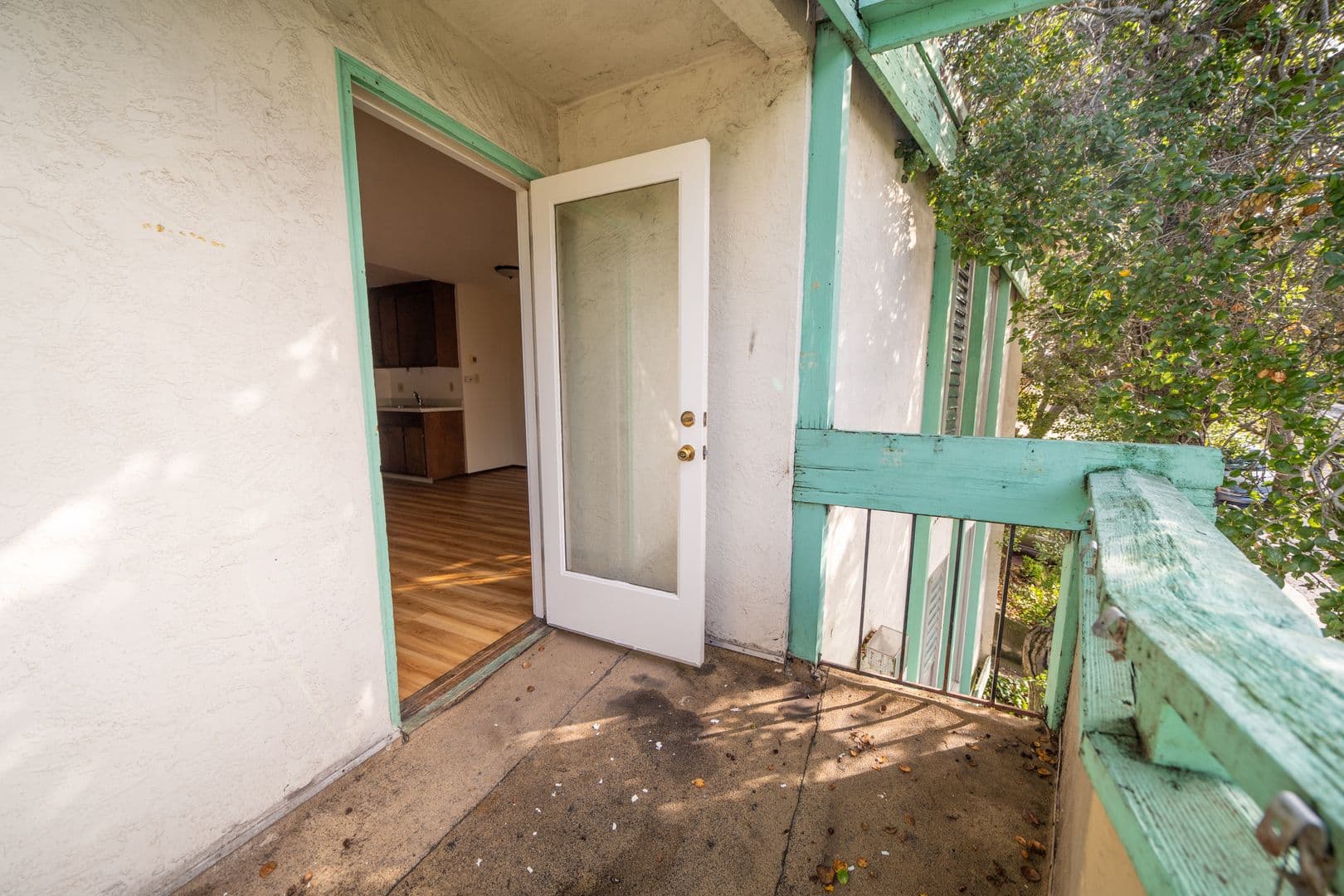 Oakland Apartment: 110 Frisbie Street