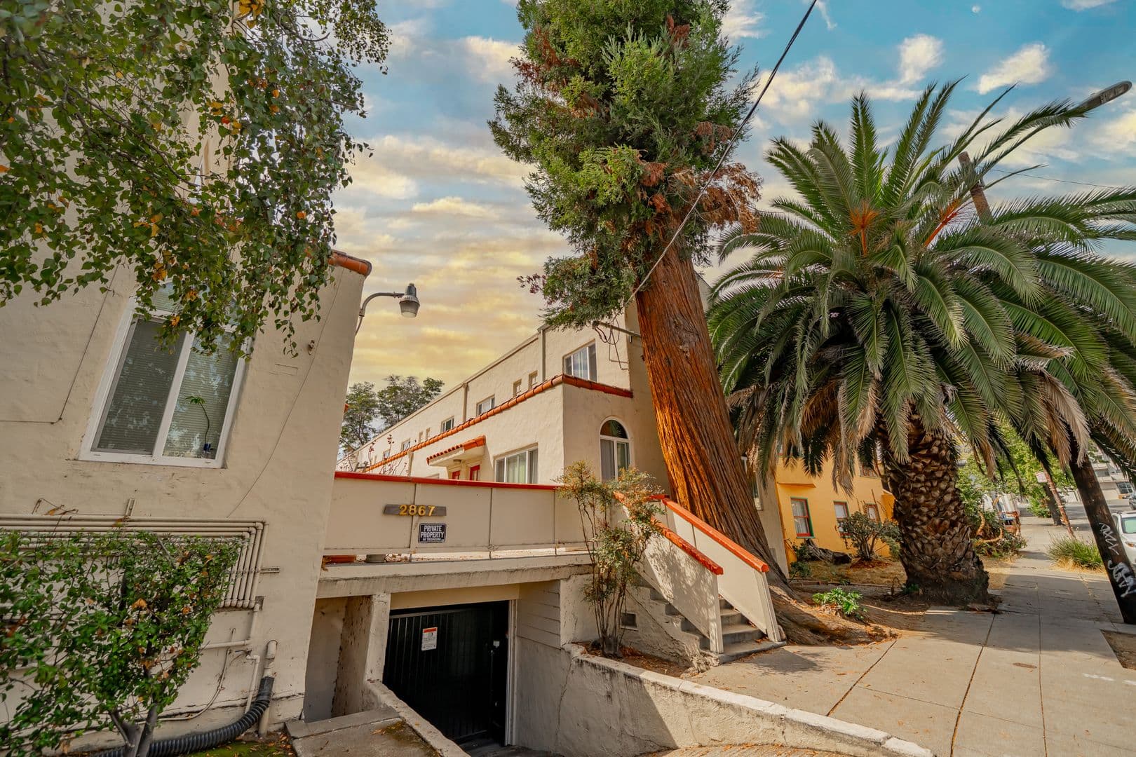 Oakland Apartment: 2867 MacArthur Blvd