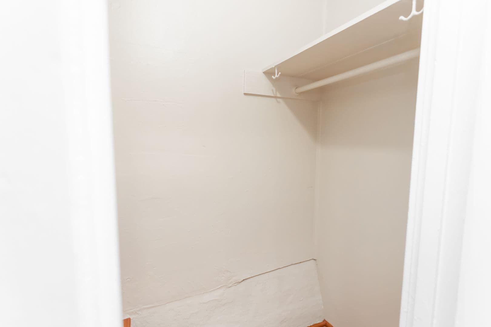 Oakland Apartment: 8 Yosemite Avenue