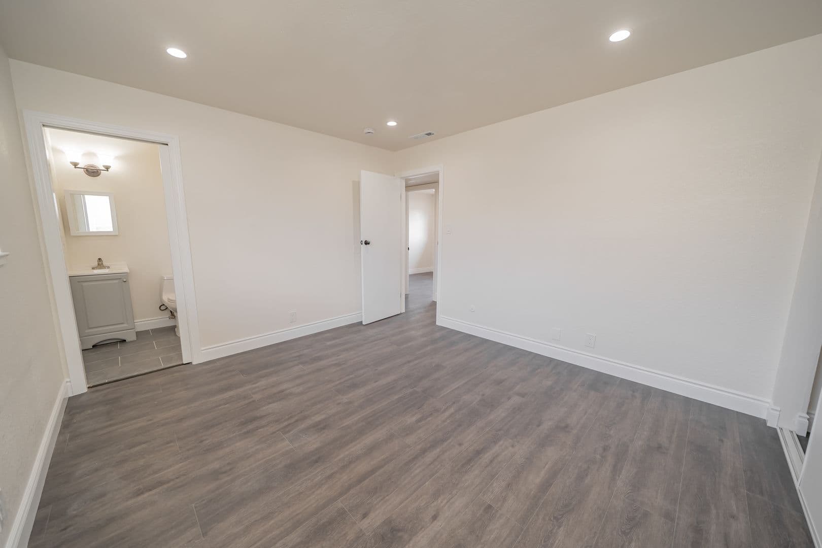 Oakland Apartment: 3222 Delaware Street