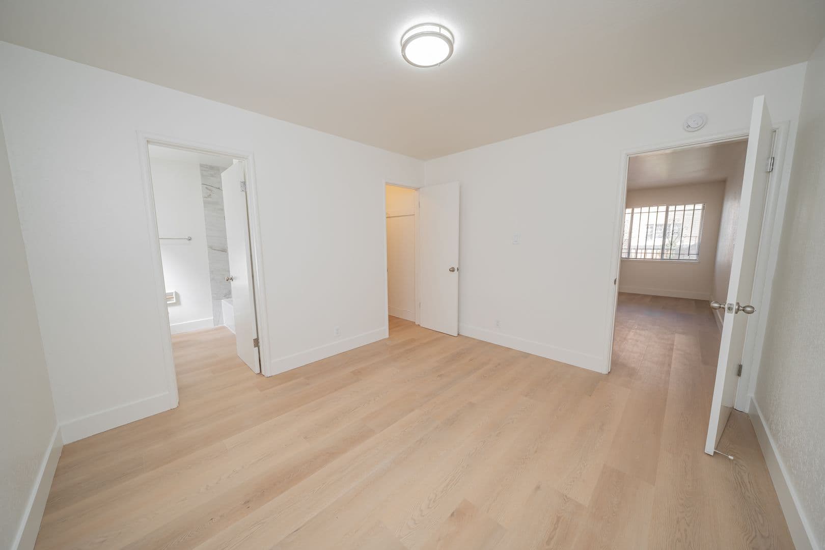 Oakland Apartment: 3084 Richmond Blvd