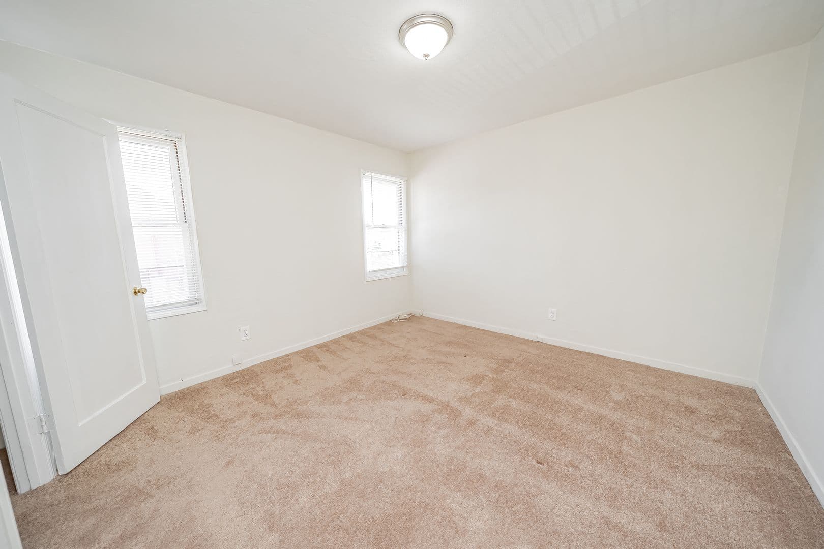 Oakland Apartment: 1915-1937 33rd Ave