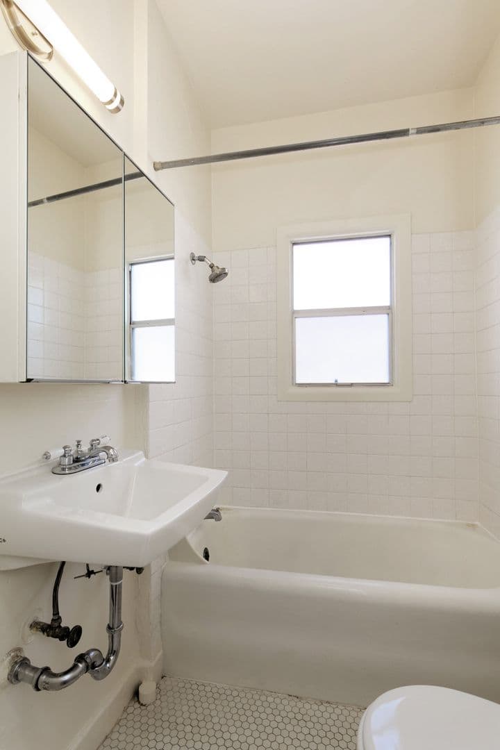 Berkeley Apartment: 2091 California Street