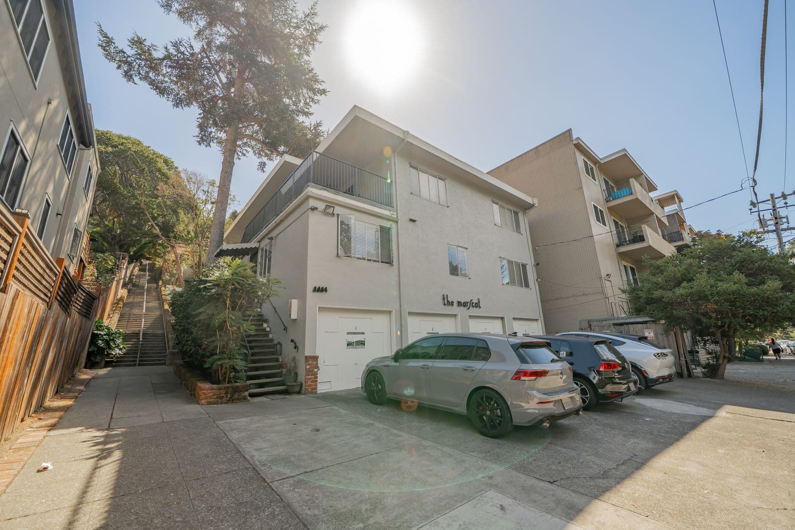 Oakland Apartment: 3084 Richmond Blvd