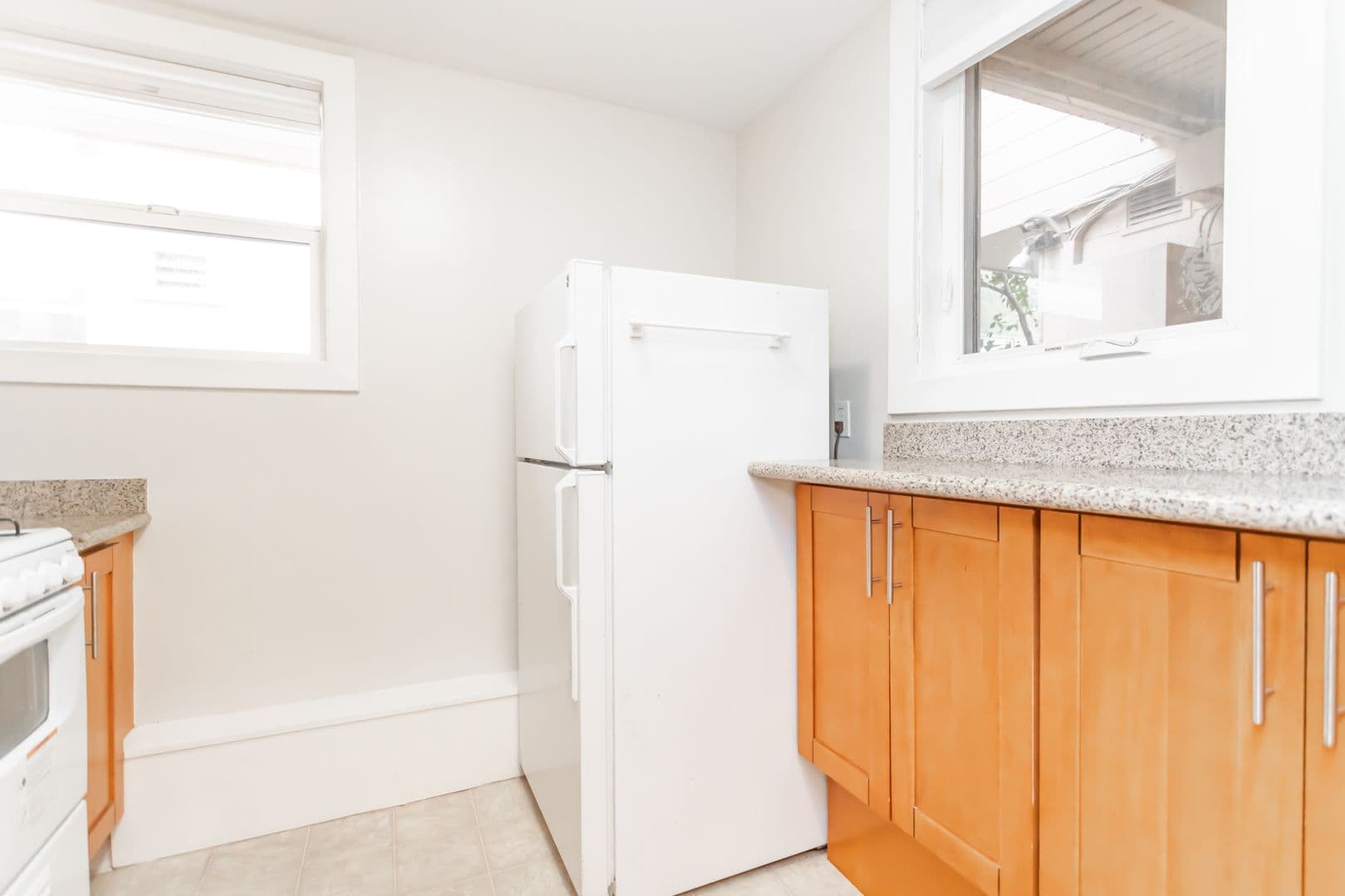 Oakland Apartment: 8 Yosemite Avenue