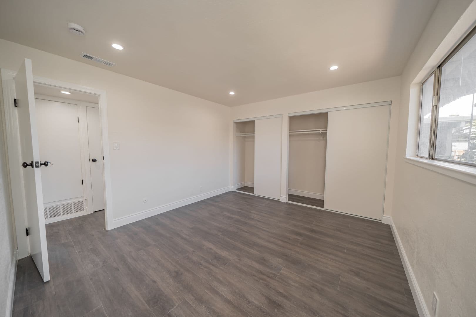 Oakland Apartment: 3222 Delaware Street