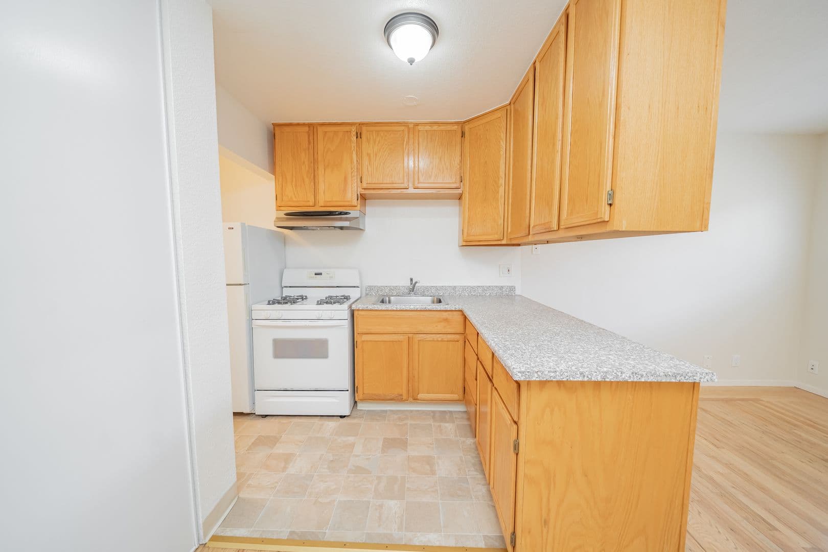 Berkeley Apartment: 1930 Hearst Avenue