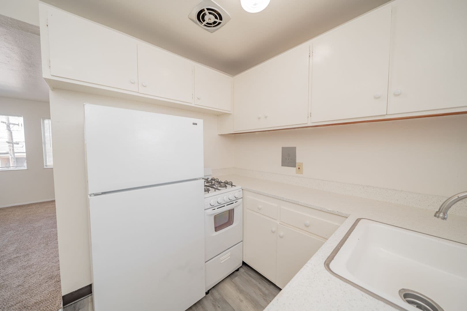 Oakland Apartment: 354 Vernon Street
