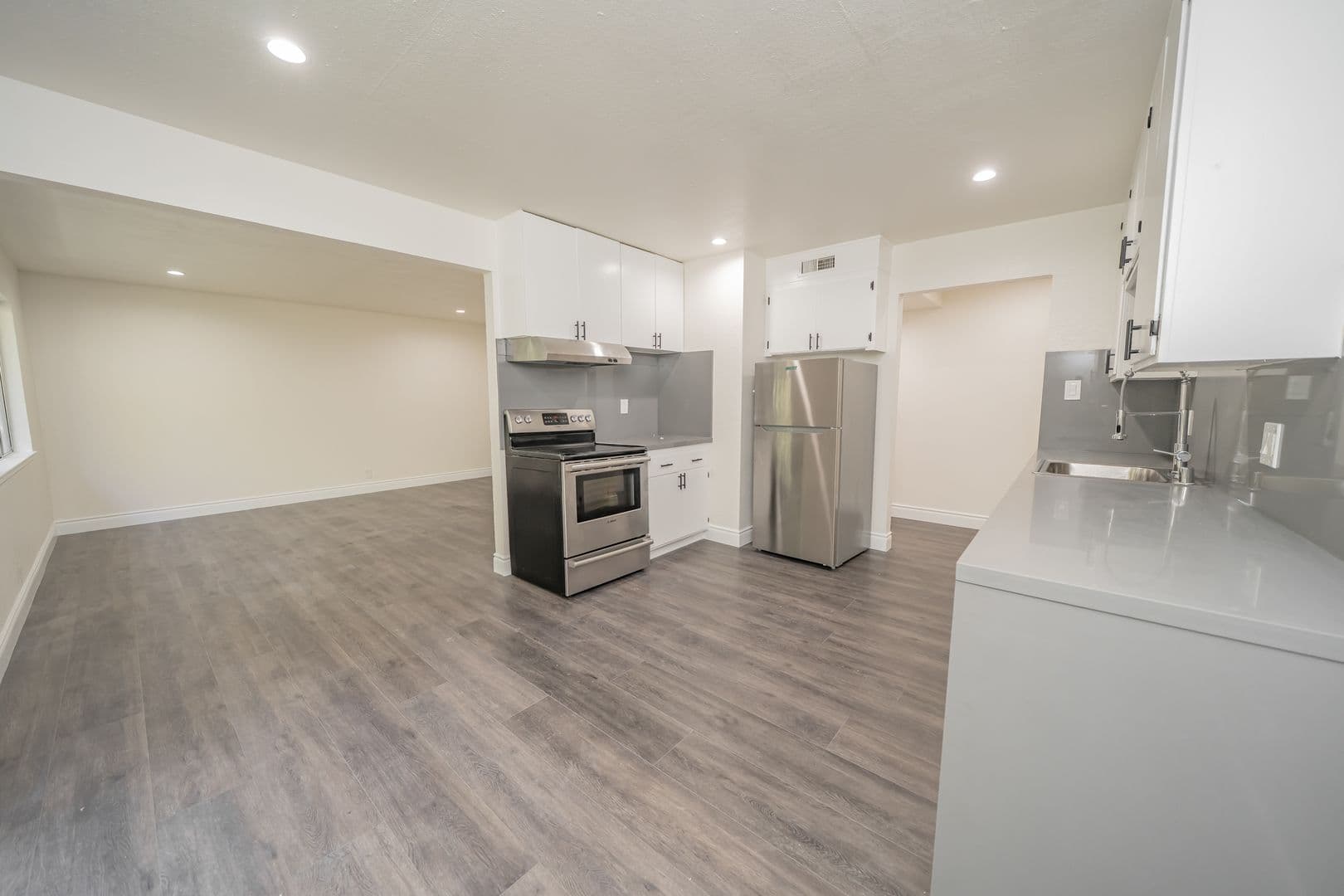 Oakland Apartment: 3222 Delaware Street
