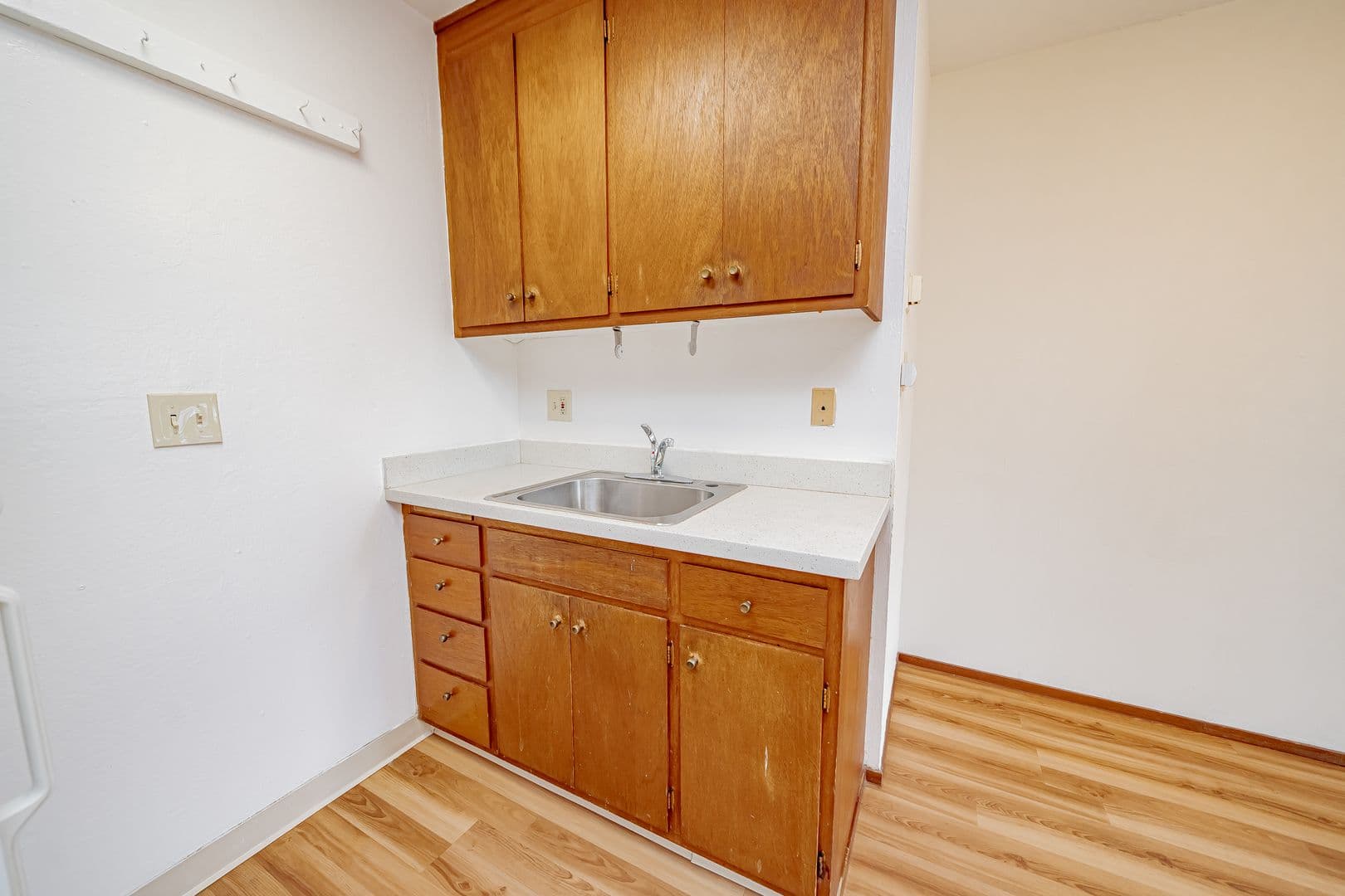 Oakland Apartment: 110 Frisbie Street