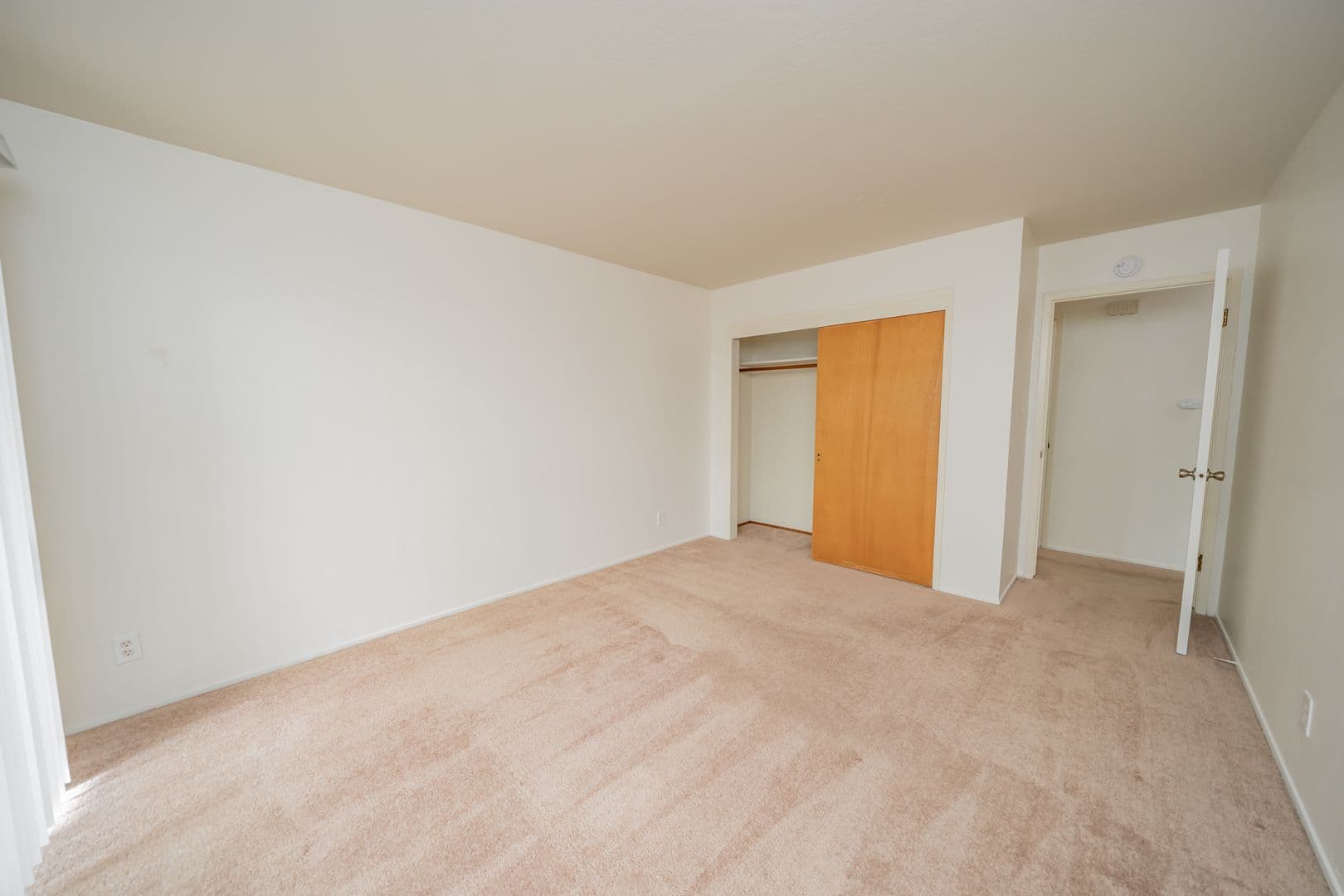 Oakland Apartment: 36 Moss Avenue