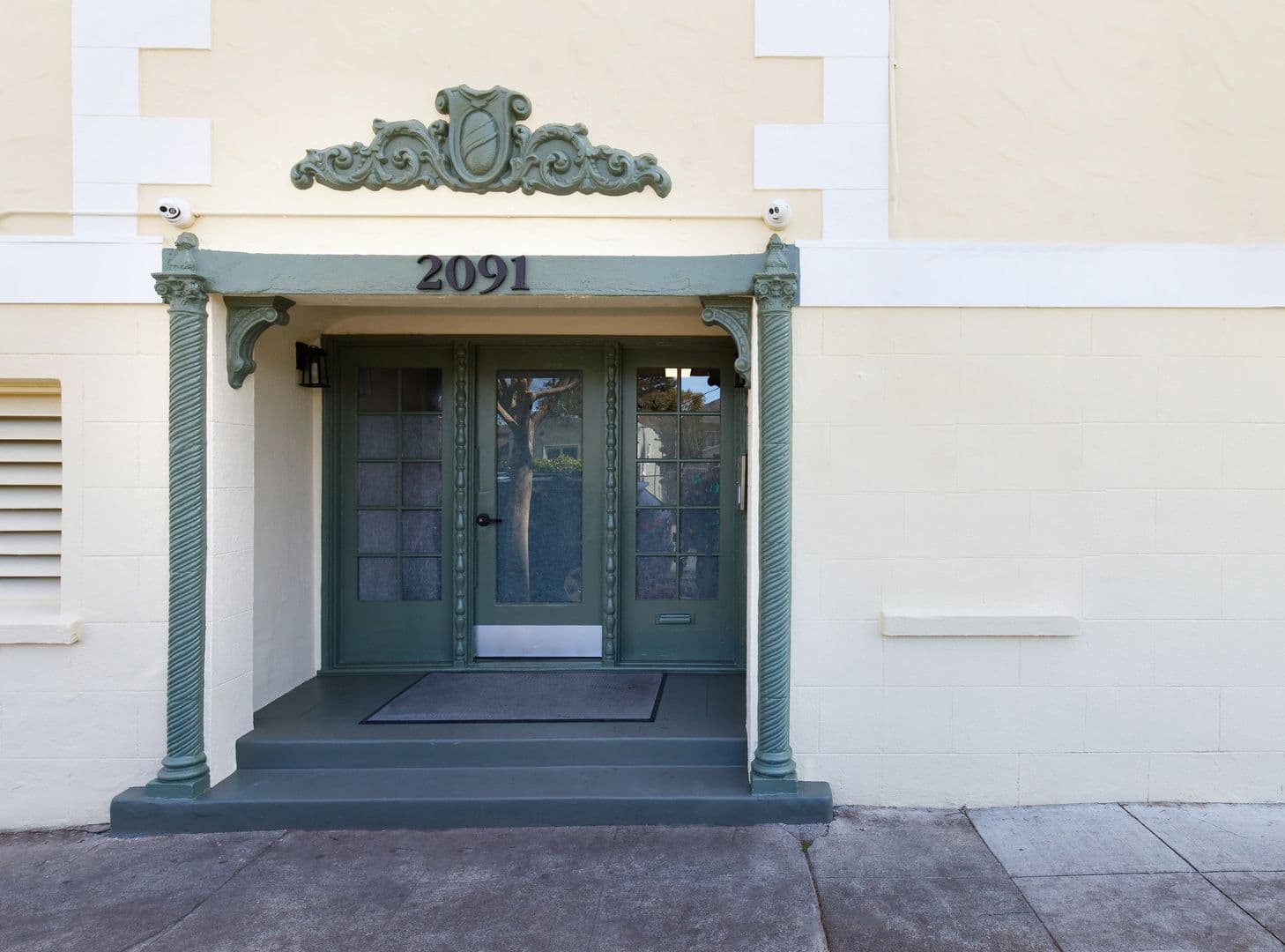 Berkeley Apartment: 2091 California Street