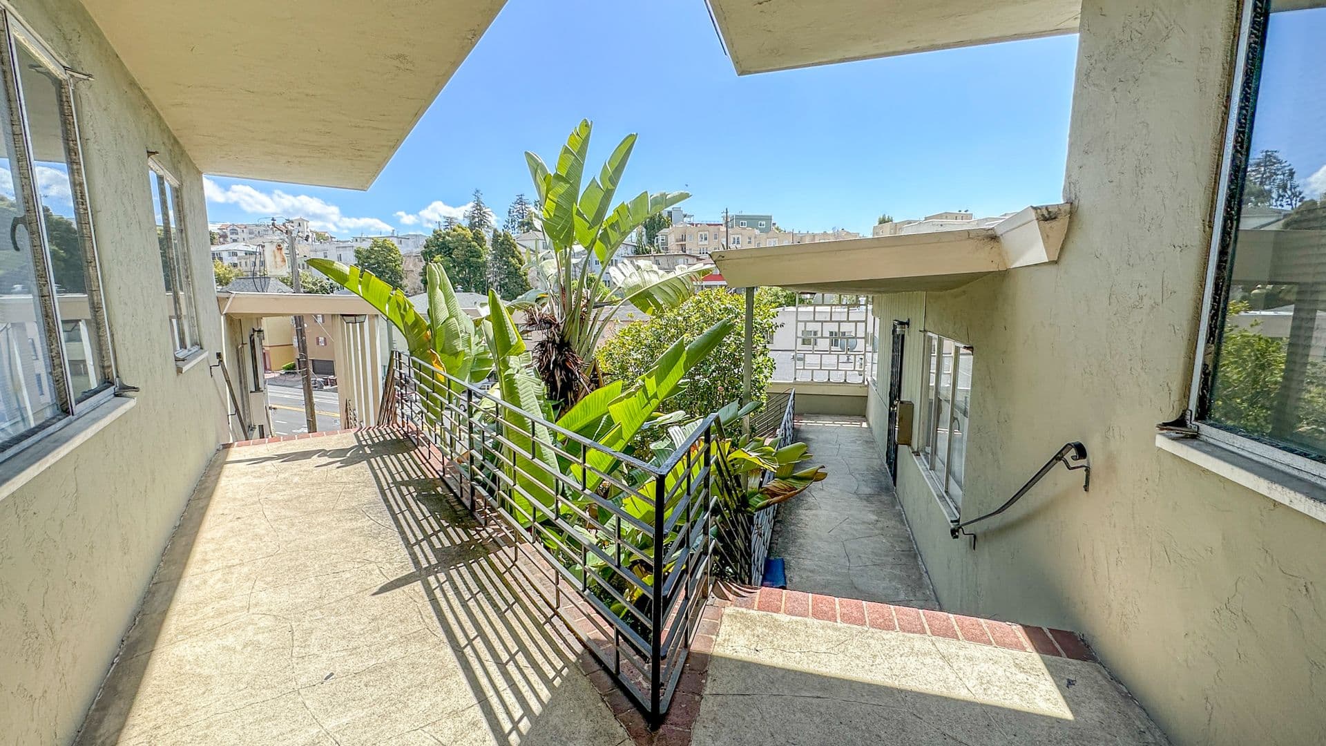 Oakland Apartment: 2275 Park Blvd