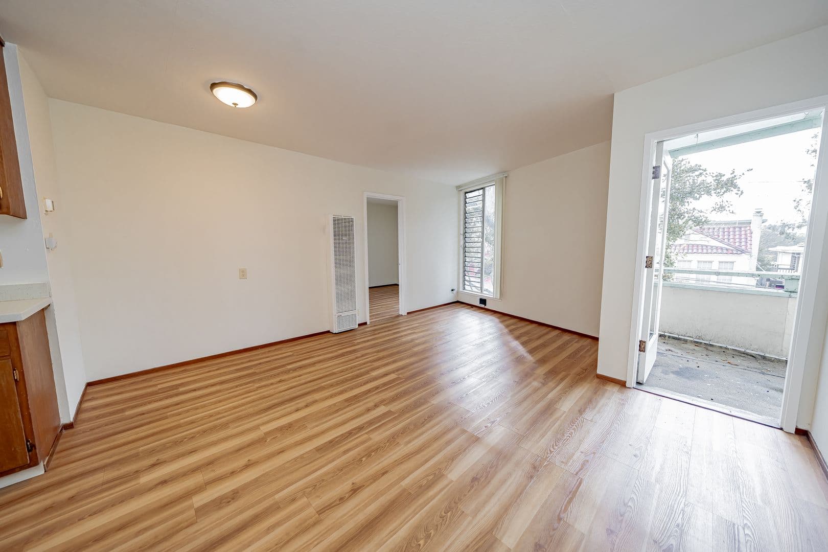 Oakland Apartment: 110 Frisbie Street