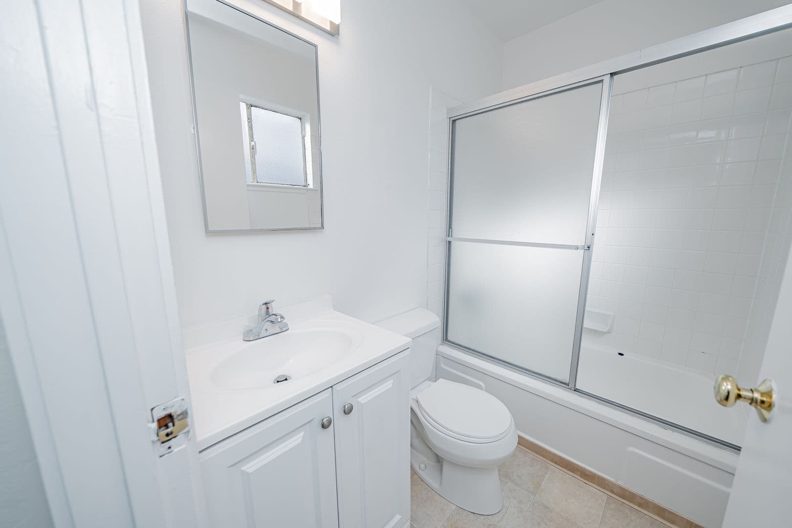 Oakland Apartment: 110 Frisbie Street