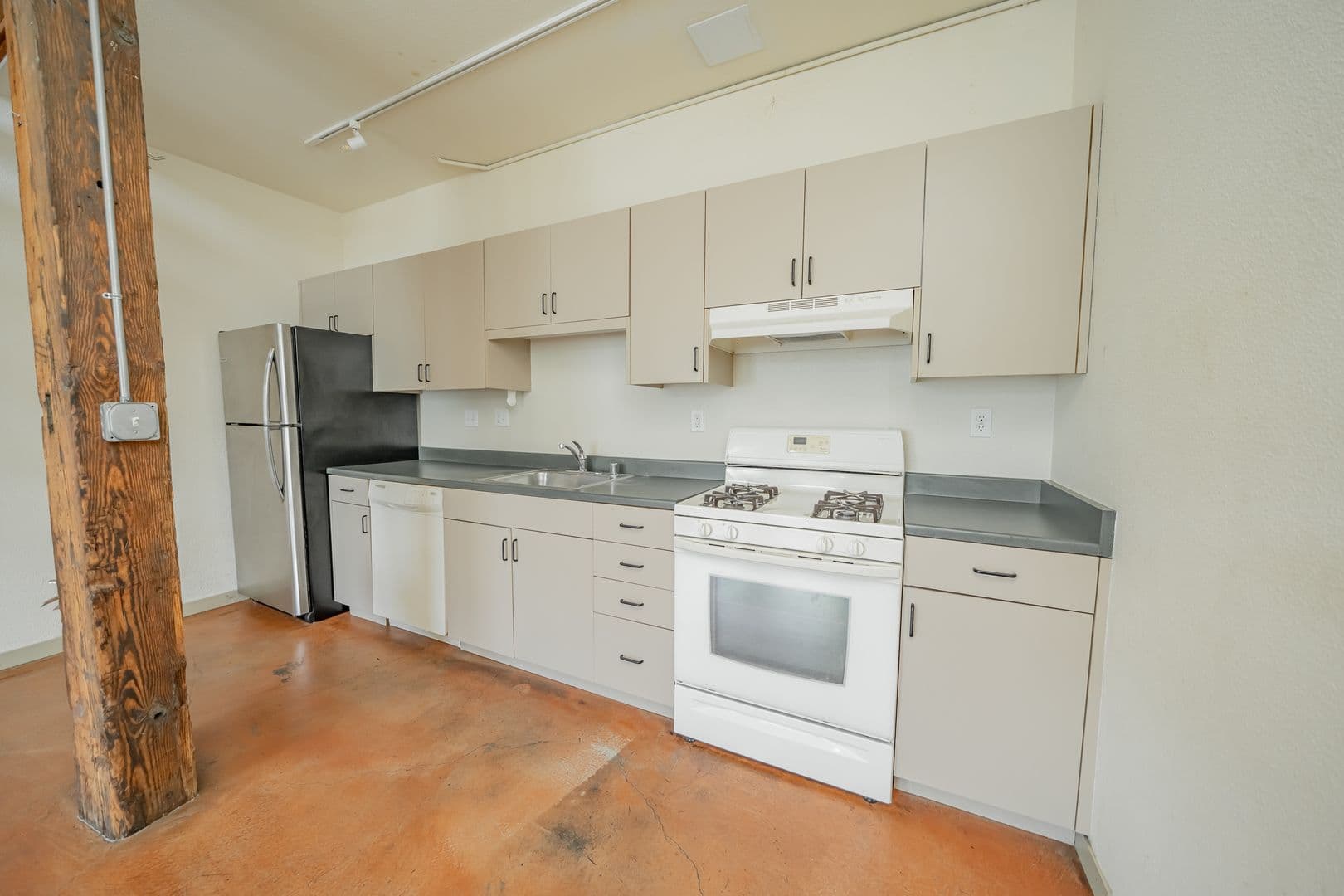Oakland Apartment: 400 Derby Avenue