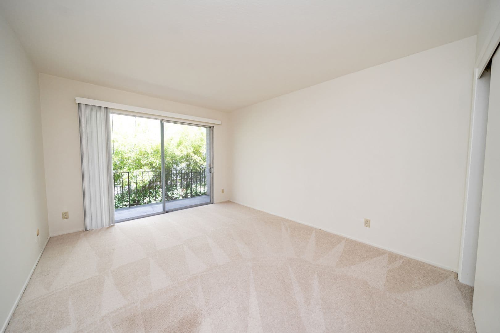 Oakland Apartment: 36 Moss Avenue