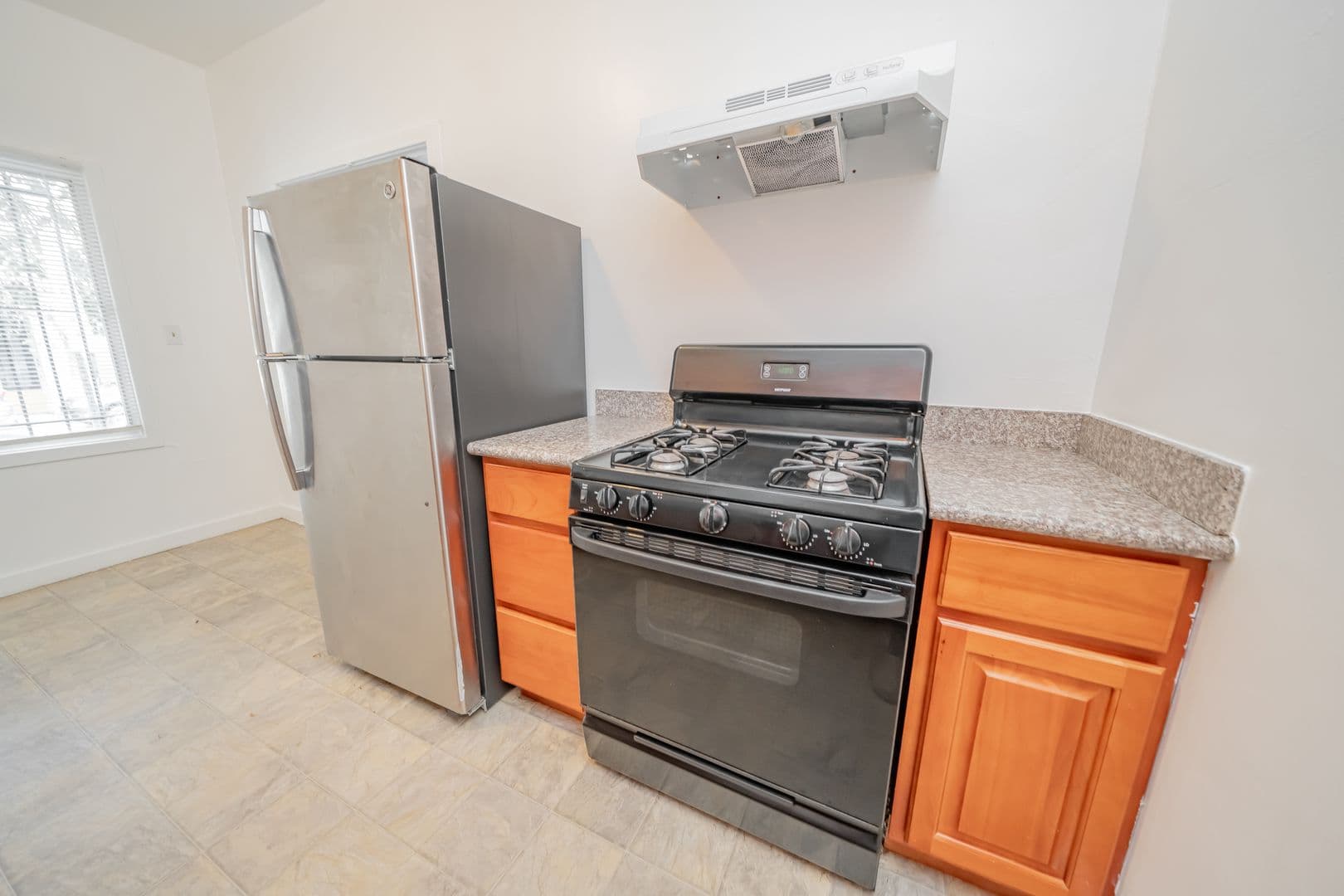 Oakland Apartment: 3267 Hollis St