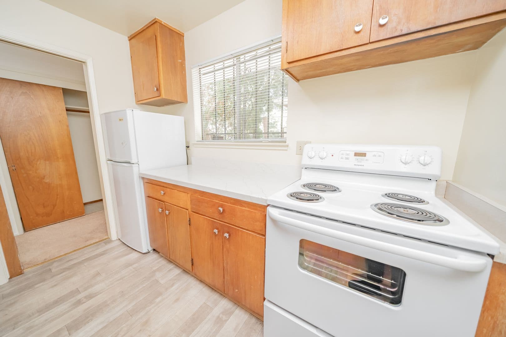 Oakland Apartment: 36 Moss Avenue