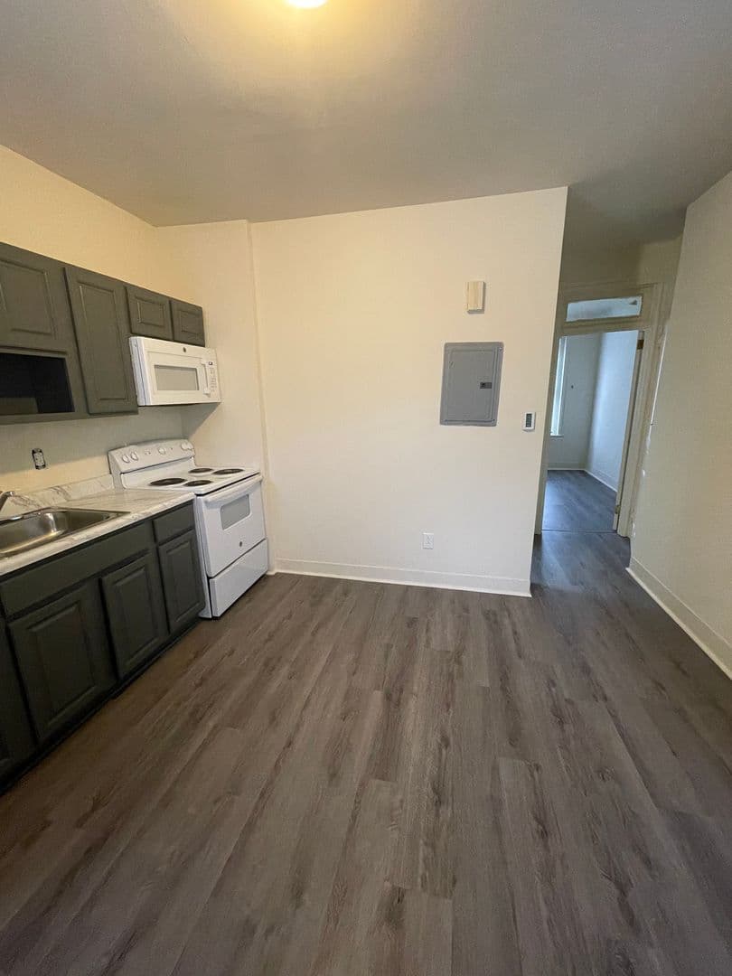 Philadelphia Apartment: 5122 Arch St.