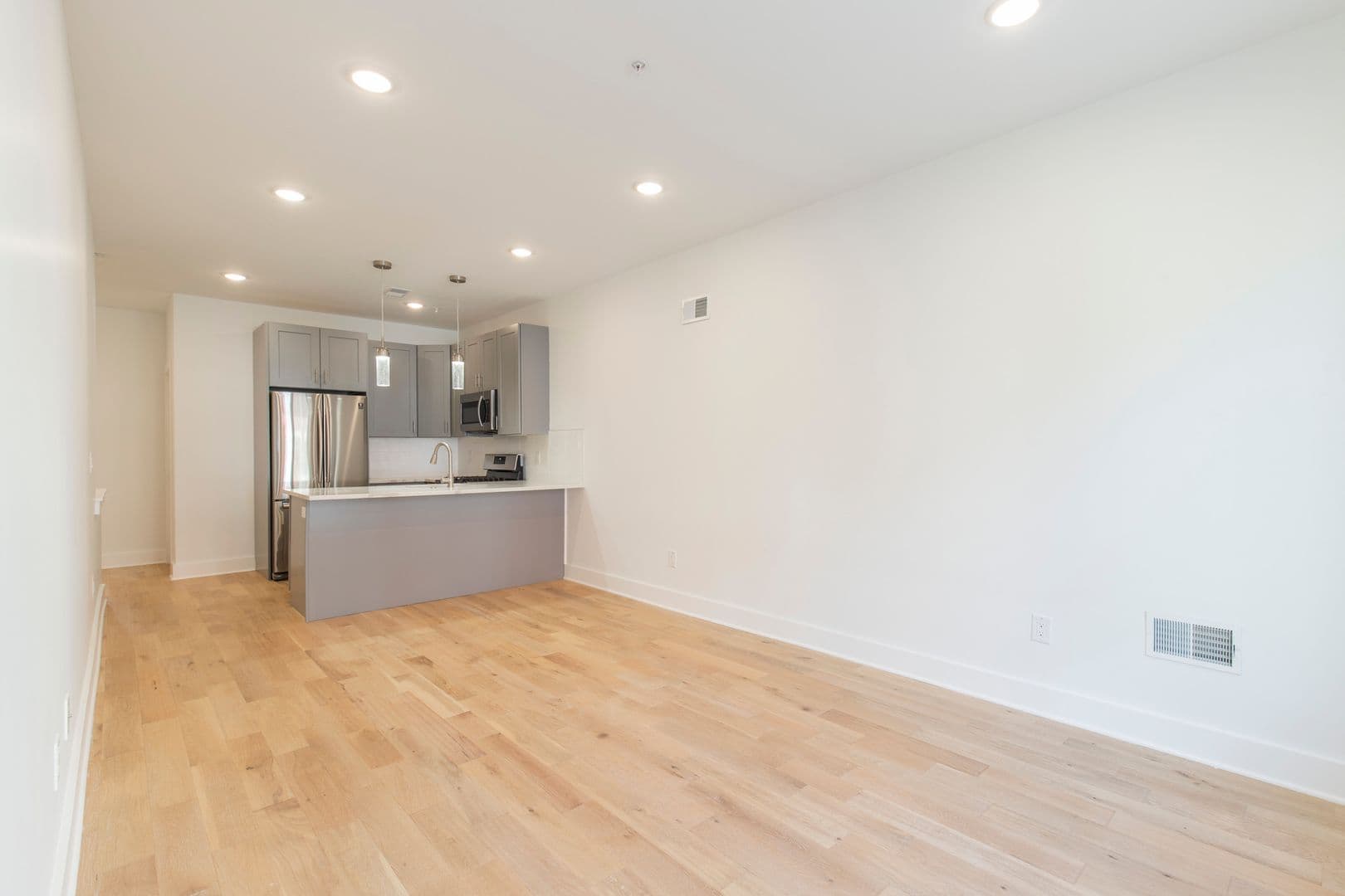 Philadelphia Apartment: 2412 Master ST